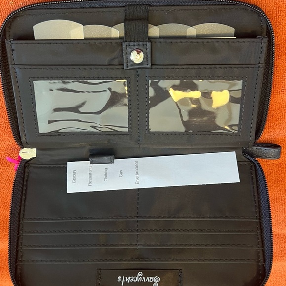 Kipling Black Wallet with Textured Pattern and Zipper Closure - Picture 2 of 3